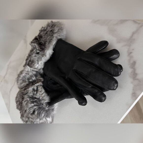 Le Chariot Montreal Original Fur Coat with Matching Leather Gloves - Luxe Winter - Picture 5 of 7